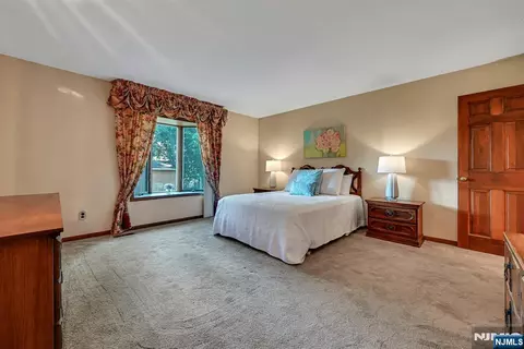 Bedroom - 86 Willowbrook Ct, Paramus, NJ 07652 photo 1 of 6