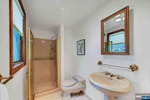 Bath - 86 Willowbrook Ct, Paramus, NJ 07652 photo 1 of 2