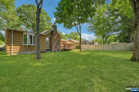 Exterior - 86 Willowbrook Ct, Paramus, NJ 07652 photo 7 of 7