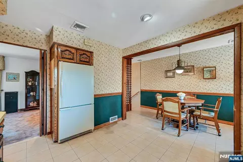 Dining - 86 Willowbrook Ct, Paramus, NJ 07652 photo 2 of 5