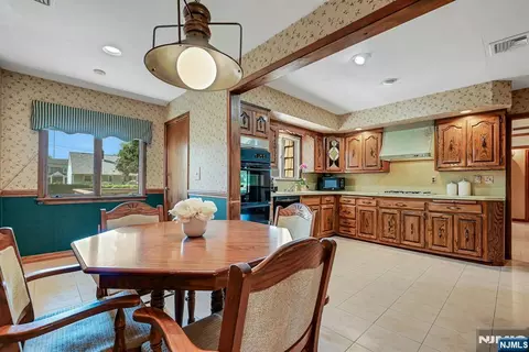 Kitchen - 86 Willowbrook Ct, Paramus, NJ 07652 photo 2 of 4