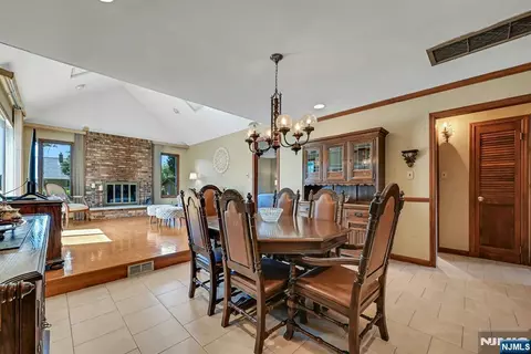 Dining - 86 Willowbrook Ct, Paramus, NJ 07652 photo 3 of 5