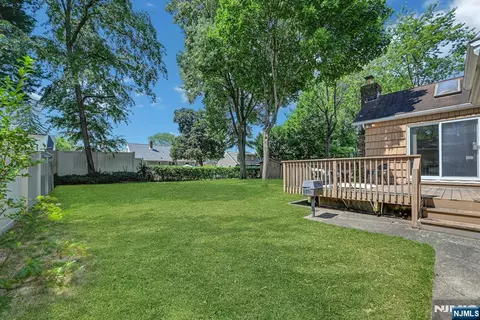 Exterior - 86 Willowbrook Ct, Paramus, NJ 07652 photo 5 of 7