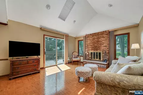 Living - 86 Willowbrook Ct, Paramus, NJ 07652 photo 4 of 4
