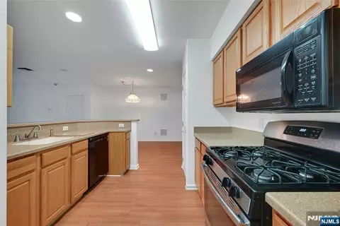 Kitchen - 189 Forest Ave #219, Paramus, NJ 07652 photo 1 of 3
