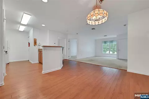 Living - 189 Forest Ave #219, Paramus, NJ 07652 photo 1 of 2