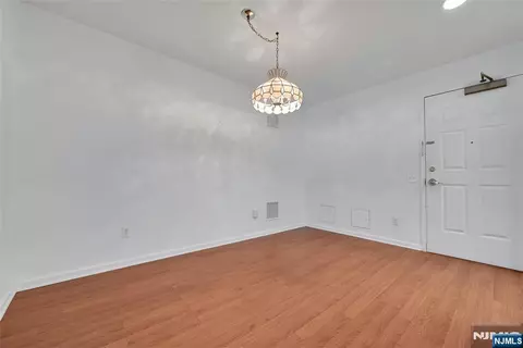 Living - 189 Forest Ave #219, Paramus, NJ 07652 photo 2 of 2