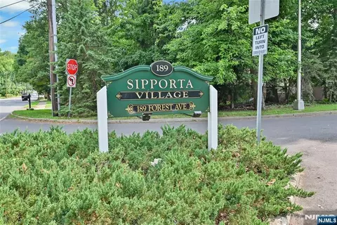 189 Forest Ave #219, Paramus, NJ 07652
