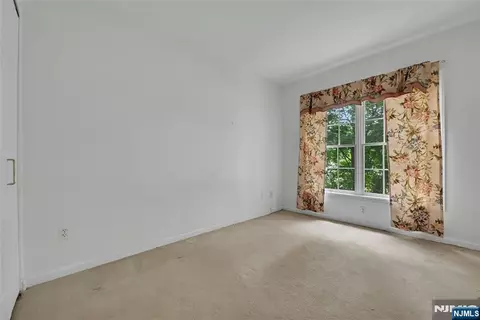 Bedroom - 189 Forest Ave #219, Paramus, NJ 07652 photo 2 of 2
