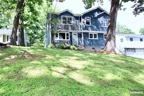 73 Oneida Ave, Oakland, NJ 07436