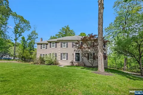 9 Wooded Hill Ln, Randolph, NJ 07869