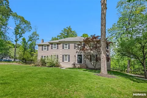 9 Wooded Hill Ln, Randolph, NJ 07869