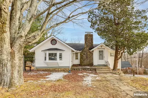 10 Ridge Rd, Stanhope, NJ 07874