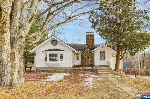 10 Ridge Rd, Stanhope, NJ 07874