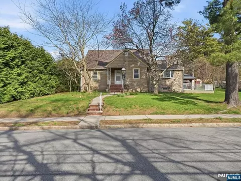 95 Sycamore Ave, Livingston, NJ 07039
