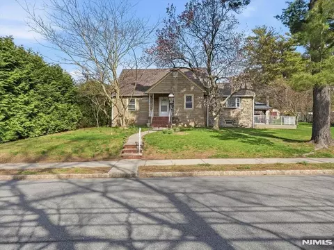 95 Sycamore Ave, Livingston, NJ 07039