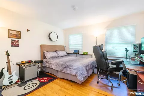 Bedroom - 7 Wayne Ct, Waldwick, NJ 07463 photo 3 of 5