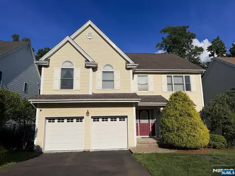 7 Wayne Ct, Waldwick, NJ 07463 photo 2