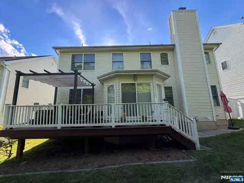 7 Wayne Ct, Waldwick, NJ 07463 photo 3