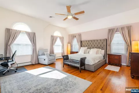 Bedroom - 7 Wayne Ct, Waldwick, NJ 07463 photo 1 of 5