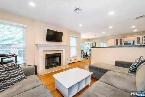 Living - 7 Wayne Ct, Waldwick, NJ 07463 photo 3 of 3