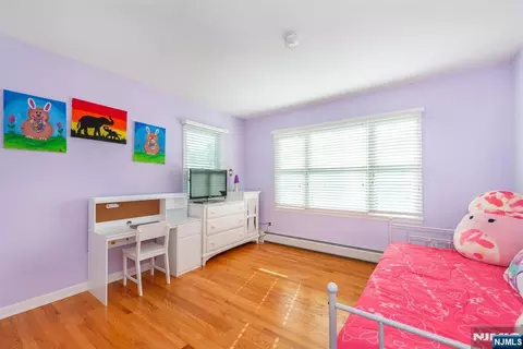 Bedroom - 7 Wayne Ct, Waldwick, NJ 07463 photo 5 of 5