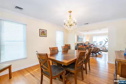 Dining - 7 Wayne Ct, Waldwick, NJ 07463 photo 2 of 3