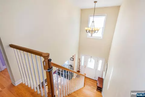 Entry Way - 7 Wayne Ct, Waldwick, NJ 07463 photo 1 of 1