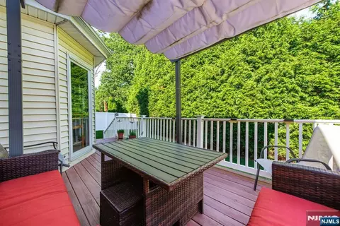 Exterior - 7 Wayne Ct, Waldwick, NJ 07463 photo 6 of 8