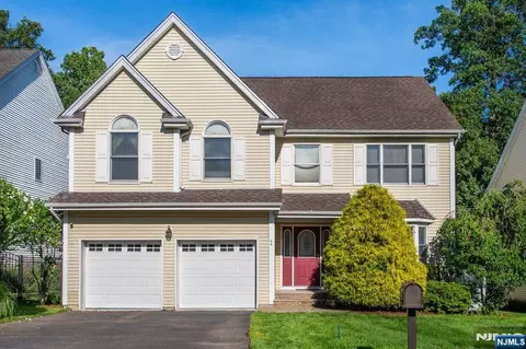7 Wayne Ct, Waldwick, NJ 07463 photo 1