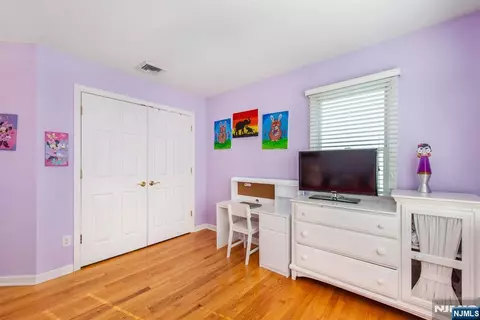 Bedroom - 7 Wayne Ct, Waldwick, NJ 07463 photo 4 of 5