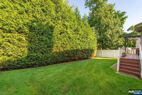 Exterior - 7 Wayne Ct, Waldwick, NJ 07463 photo 7 of 8