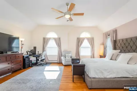 Bedroom - 7 Wayne Ct, Waldwick, NJ 07463 photo 2 of 5