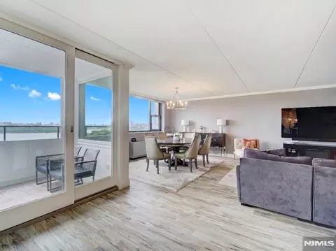 250 Gorge Rd #8J, Cliffside Park, NJ 07010