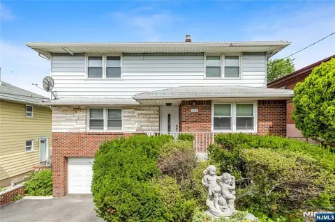 261 10th St, Palisades Park, NJ 07650