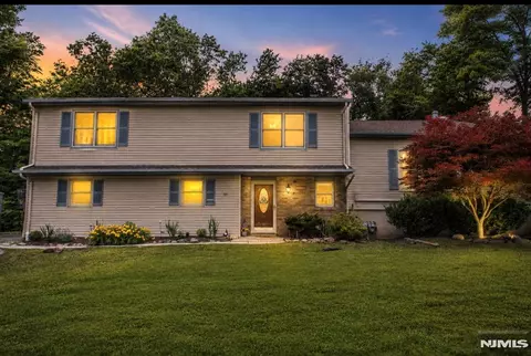 101 Rolling Ridge Rd, West Milford, NJ 07480