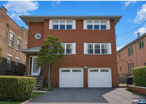 8 Cumbermeade Rd, Fort Lee, NJ 07024