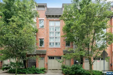 67 Bleecker St #2, Jersey City, NJ 07307