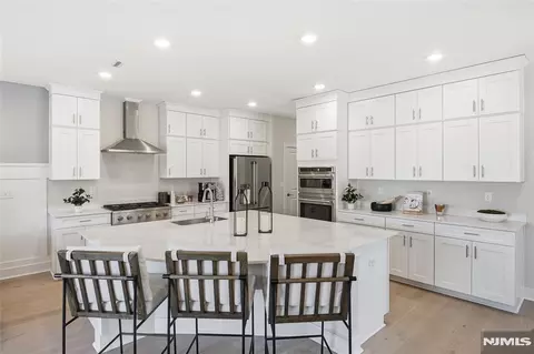 11 Pimlico Pl, Oakland, NJ 07436