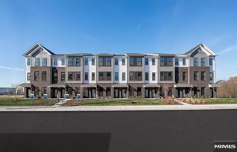 300 Sycamore St # 301, Kearny, NJ 07032