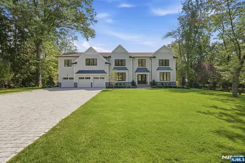 432 Glendale Rd, Wyckoff, NJ 07481