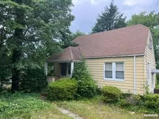 865 Spring Valley Rd, Maywood, NJ 07607