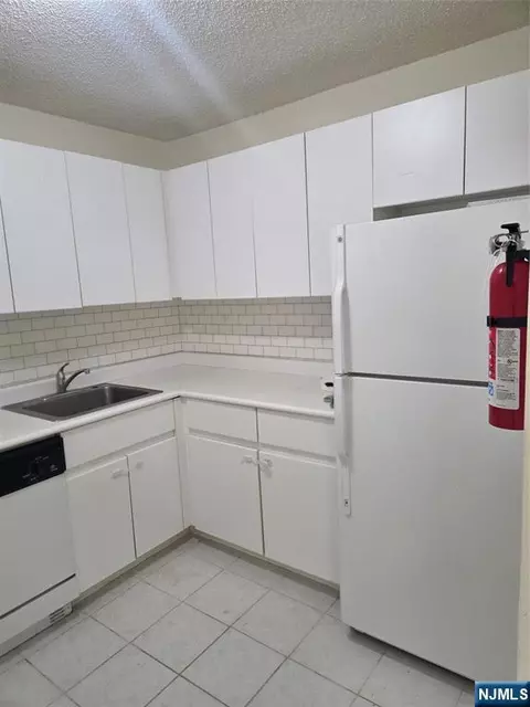 2100 Linwood Ave #23D, Fort Lee, NJ 07024