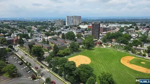 2100 Linwood Ave #23D, Fort Lee, NJ 07024