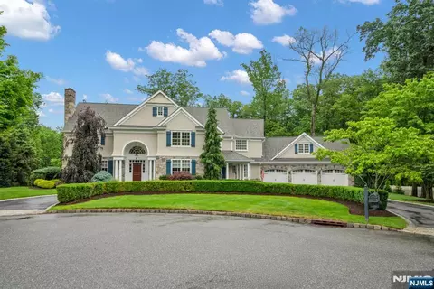 222 Deepbrook Rd, Wyckoff, NJ 07481