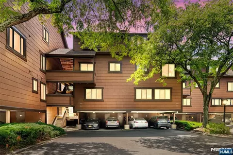 261 Sunset Ky, Secaucus, NJ 07094