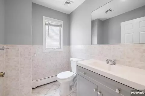 Entry Way - 481 Gardner Pl #1, Hackensack, NJ 07601 photo 2 of 4