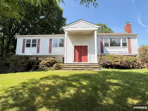 870 Ridgewood Ave, Oradell, NJ 07649