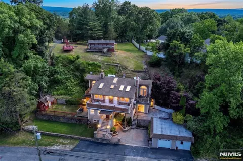 27 Joan St, Wayne, NJ 07470