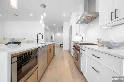 Entry Way - 9 Feldman Ct, Paramus, NJ 07652 photo 1 of 11